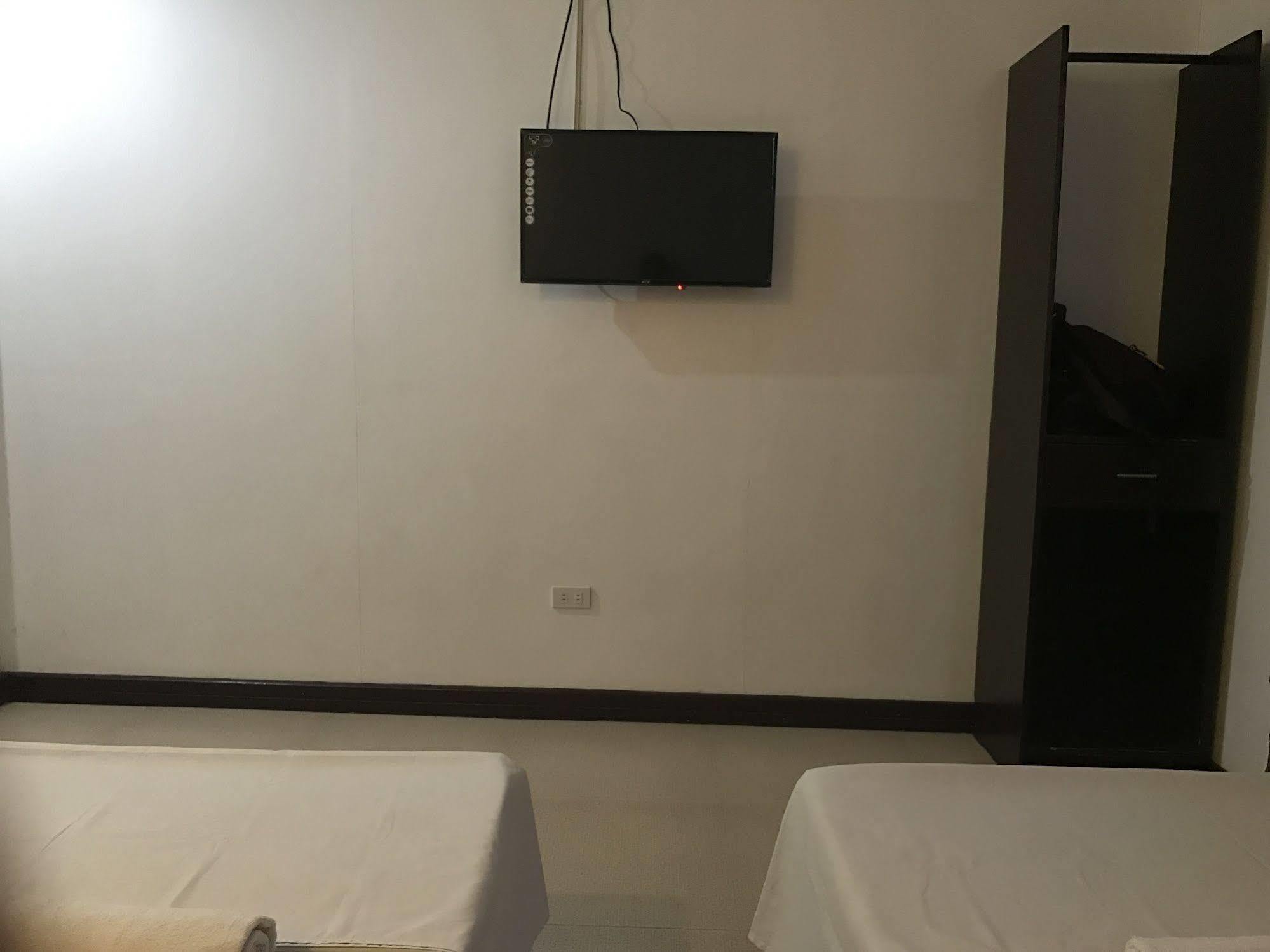 Ziur Inn Laoag Exterior foto