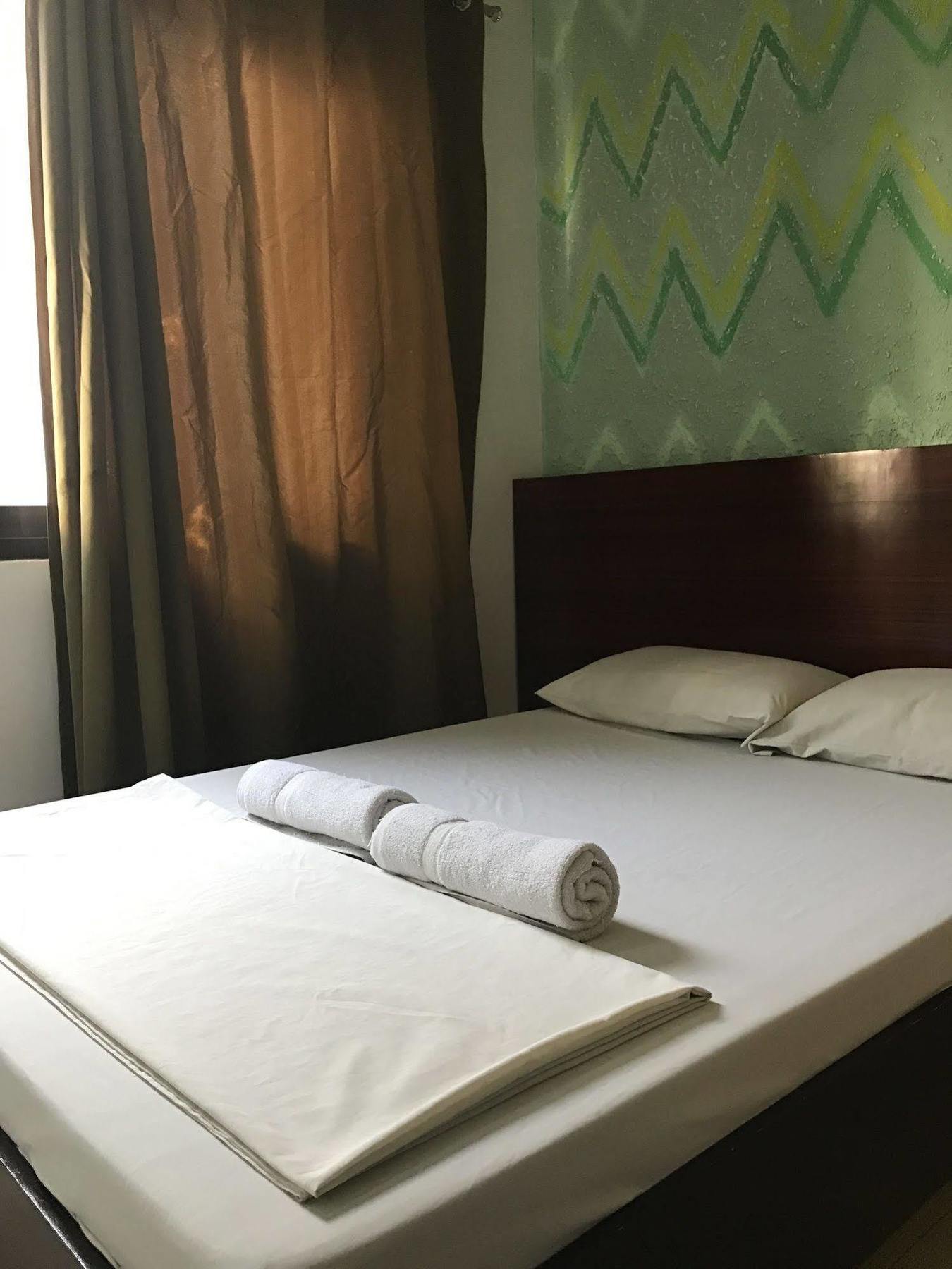 Ziur Inn Laoag Exterior foto